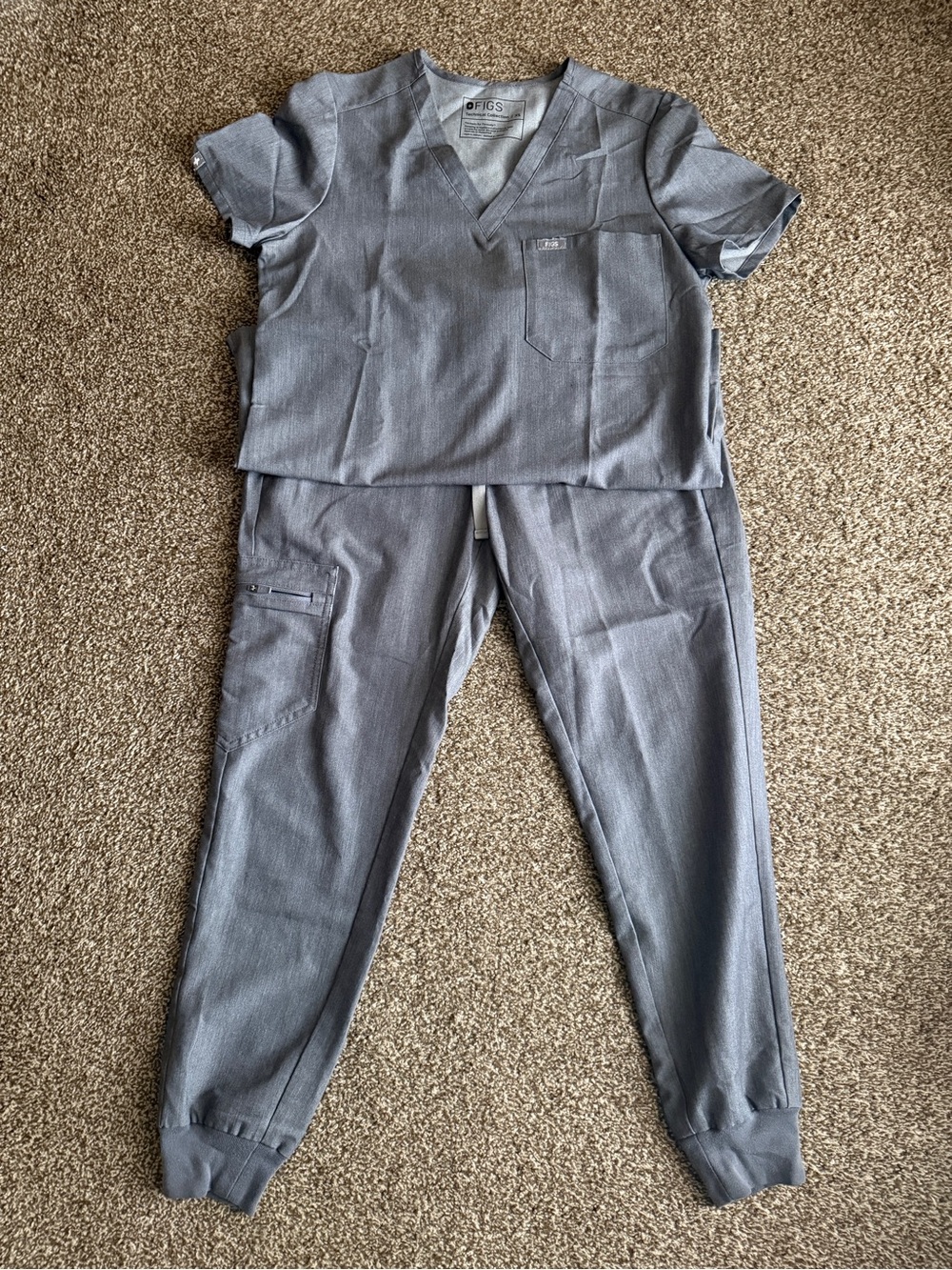 Figs Women's Gray Scrub Top and Jogger Pants Set